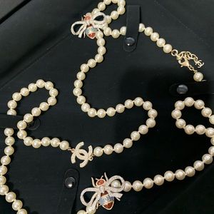 Channel- White Pearl necklace, new!